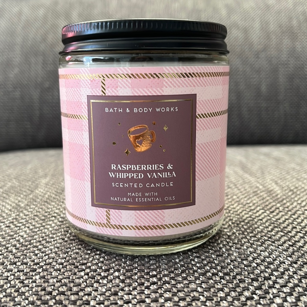 Bath & Body Works Raspberries & Whipped Vanilla 1-Wick Candle